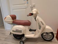 El moped för barn vespa Piaggio 