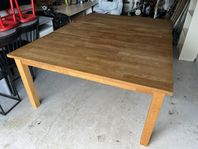 Stort matbord i massiv ek – 75x150/200 cm