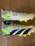 Fotbollsskor Adidas Predator strl 41 1/3