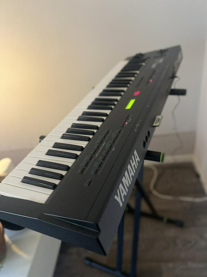 YAMAHA SY 22