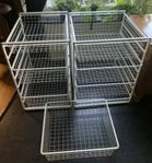 Elfa trådbackar på ställning 