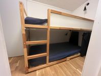 våningssäng med tillbehör 