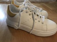 vita nya sneakers 