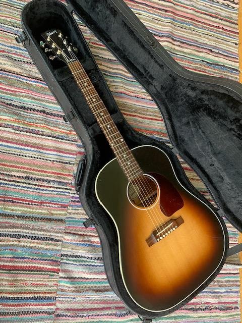 Gibson J-45 2023