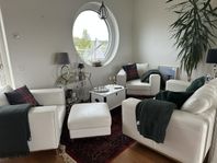 soffgrupp i vitt skinn