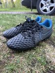 Nike Tiempo fotbollsskor strl 40.5