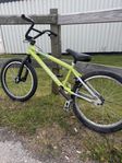 Grön Total BMX freestyle-cykel