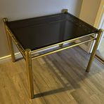 Bord i mässing och glas 