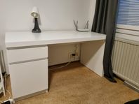 Bortskänkes skrivbord