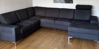 Mörgrå soffa