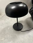 Stilren bordslampa