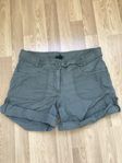 khaki gröna shorts 