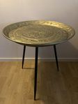 Litet sidebord med avtagbara ben 
