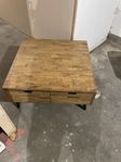 Vardagsrumsbord i återvunnen Teak