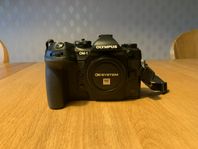 om-1 mark I i nyskick plus tillbehör 