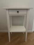 Bortskänkes - Hemnes nattduksbord