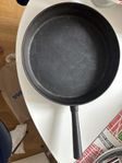 Stor stekpanna i gjutjärn