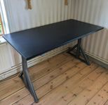 Ikea idåsen höj- och sänkbart skrivbord 