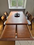 Matbord i Teak (Johannes Andersen) Stolen 5stk (Erik Buch)