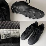 fotbollsskor och crocs sandal 