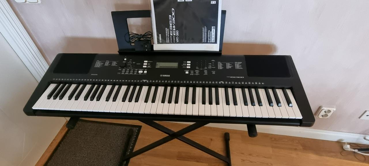 Yamaha keyboard PSR-EW300
