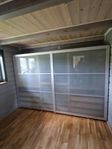 Garderobskombination 3000x201 cm med skjutdörrpar