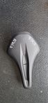 Fizik sadel 160