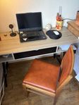 Skrivbord och byrå 
