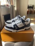 Louis Vuitton Trainers - Svarta Storlek 43