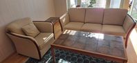 Soffa/fåtölj 1000 kr  Soffbord/hörnbord  500 kr