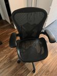 Herman Miller Aeron Medium/B