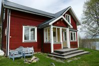 Lantlig idyll med strandtomt och 2,5 ha mark