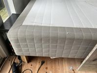 120 cm bred Ikea säng