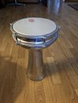 Darbuka -trumma!lättmetall, med fodral. låter högt och br