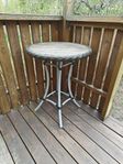 Sidobord ute konstrotting 