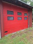 Garage/verkstadsport bortskänkes. 