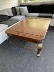 Soffbord brunt med metallunderrede