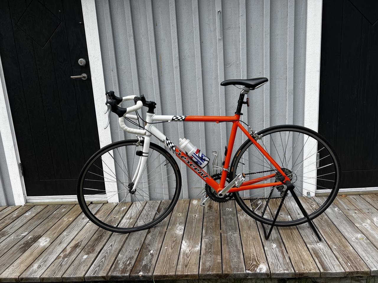 Crescent racer