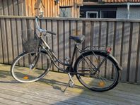 Svart damcykel 28" VEGA Dalarö 3-växlad med fotbroms