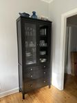 Hemnes vitrinskåp