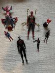 Fem Spider-man/spindelmannen-figurer