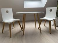 Barnbord och stolar