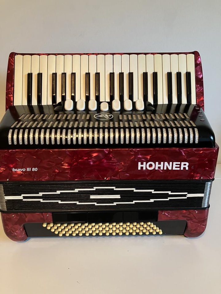 Hohner Bravo III 80 Red