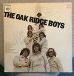 Signerad LP-skiva av The Oak Ridge Boys + 2 osignade