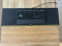 Corsair K70 gamingtangentbord + musmatta