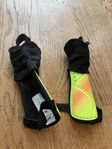 Benskydd fotboll barn storlek XS
