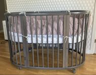 Stokke Sleepi spjälsäng hazy grey