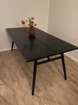 Matbord i ek