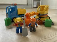 Duplo grävmaskin och lastbil