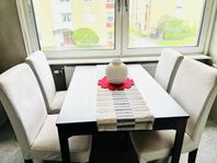 Table with 4 chair 